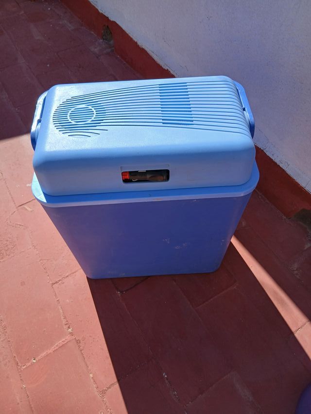 Nevera portátil azul