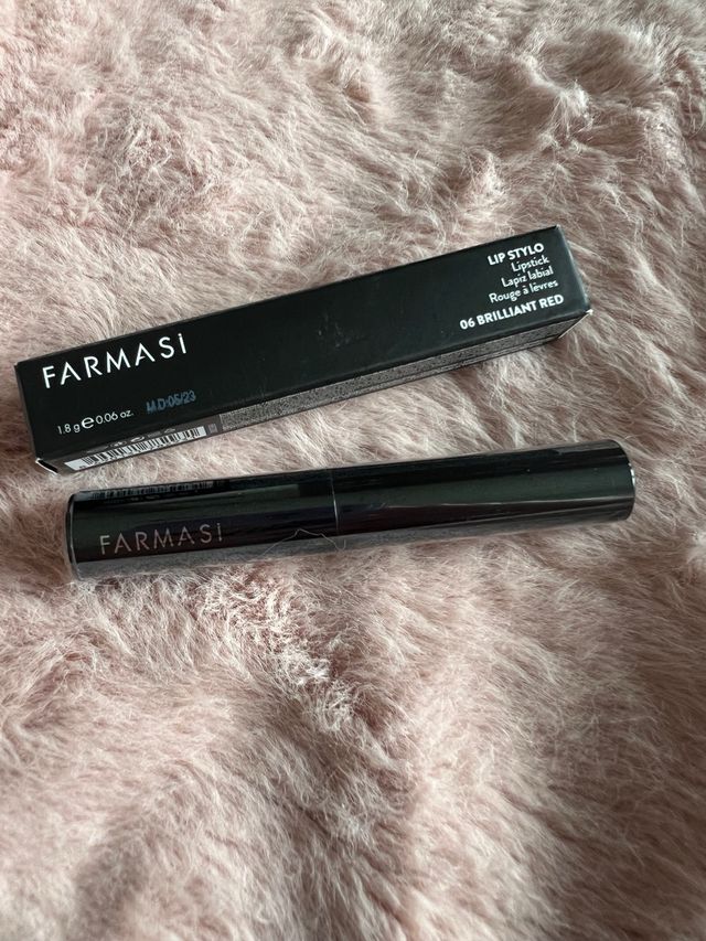 Labial Lip Stylo tono 06 Brilliant Red – nuevo sin
