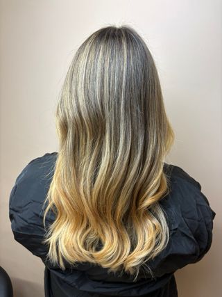 • SERVICIO DE PELUQUERÍA •