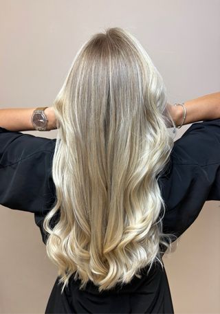 • SERVICIO DE PELUQUERÍA •