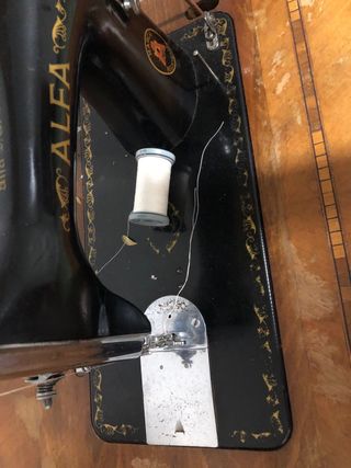 Máquina de coser ALFA antigua