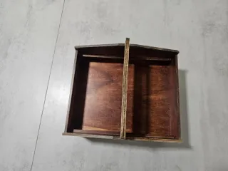 Caja de costura antigua de madera