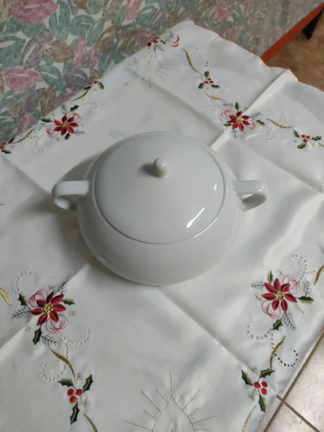 Sopera de porcelana Irabia