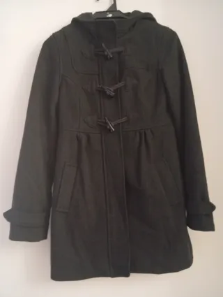 Parka chica gris con capucha