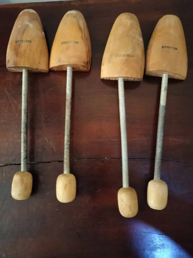 Lote de 4 pares de zapateros de madera,m