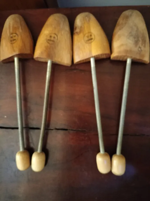 Lote de 4 pares de zapateros de madera,m