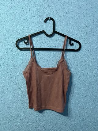Top rosa con encaje