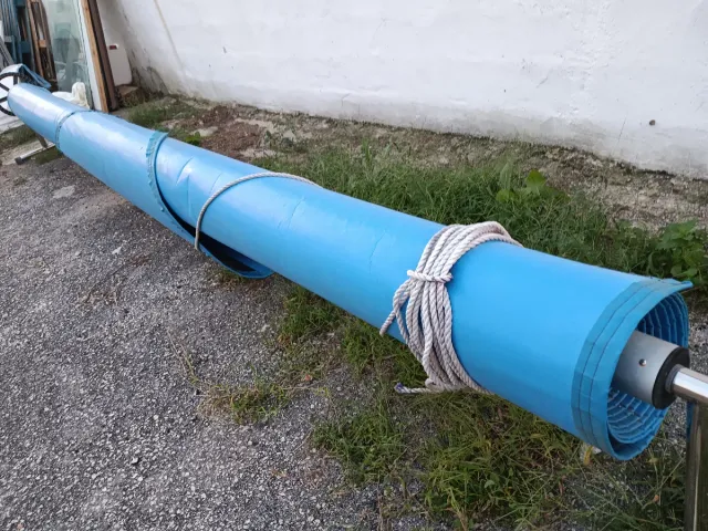 Toldo para piscina enrollable..