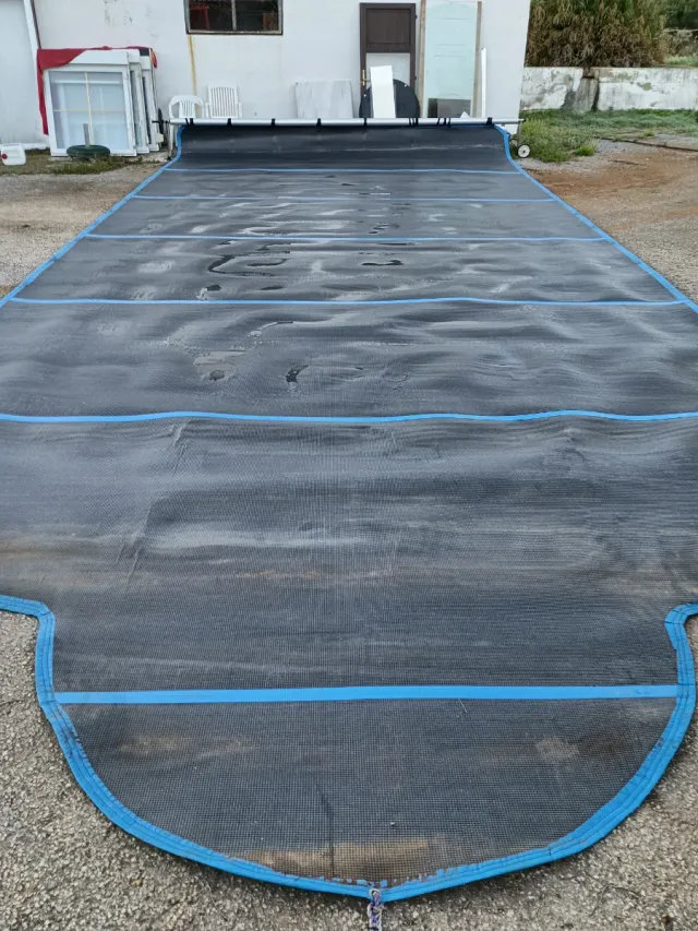 Toldo para piscina enrollable..