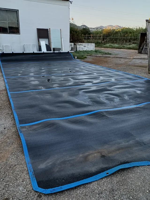 Toldo para piscina enrollable..