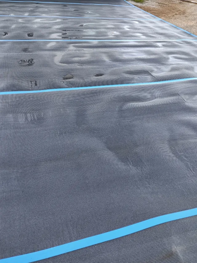 Toldo para piscina enrollable..