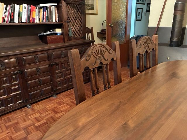 Mesa madera maciza con 6 sillas rústicas