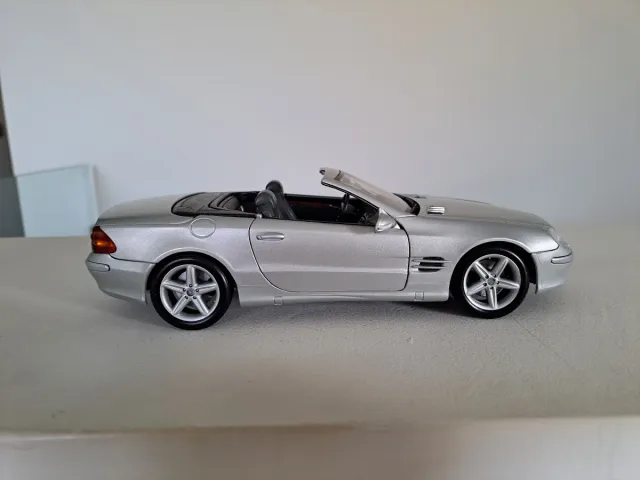 Mercedes SL 1/18 Argento