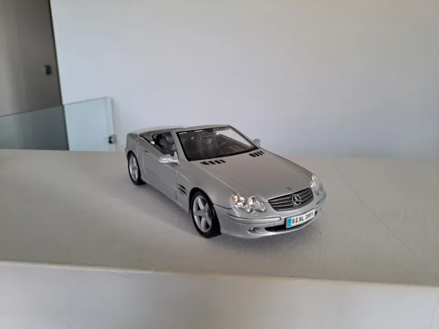 Mercedes SL 1/18 Argento