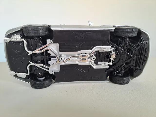 Mercedes SL 1/18 Argento