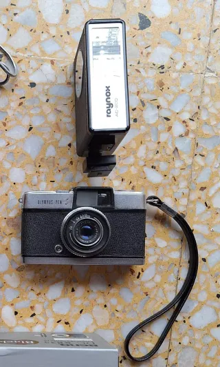 Olympus Pen S Cámara + Flash Raynox AC-200