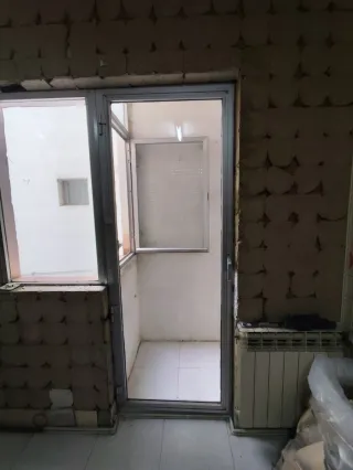 Puerta de aluminio 80x210