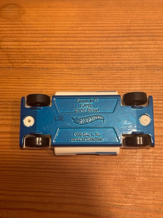 Hot Wheels Zoom in 2017 FJV98