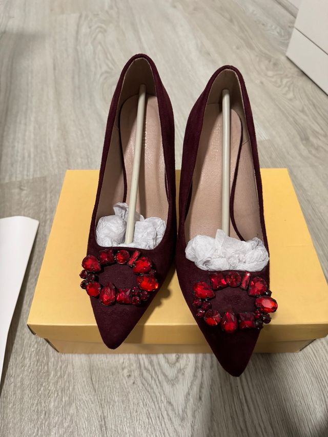 Zapatos salón Menbur granates talla 38