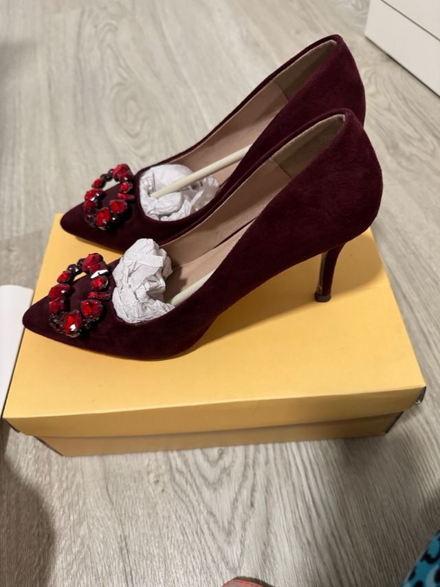 Zapatos salón Menbur granates talla 38