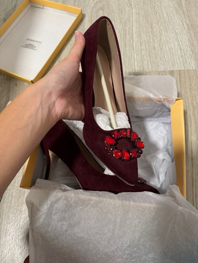 Zapatos salón Menbur granates talla 38