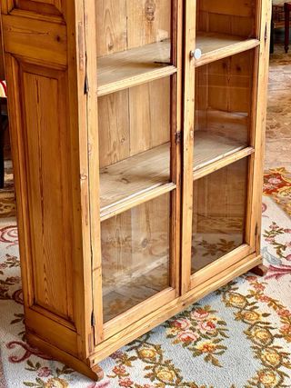 Armario rústico librería de madera y cristal