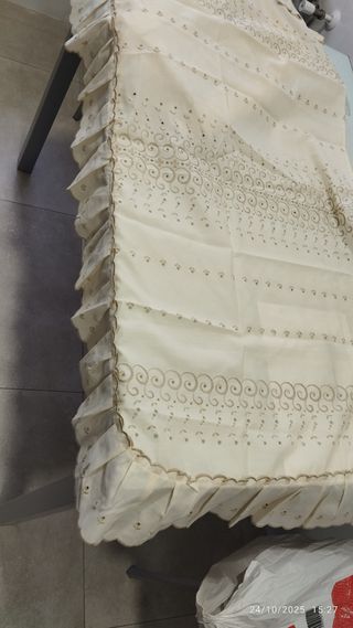 Colcha bordada para cama de 105 cm