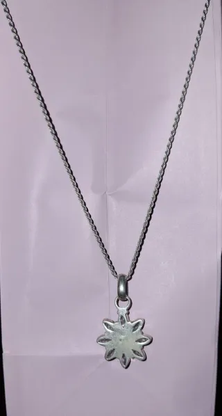 Collana con ciondolo a forma di stella