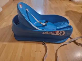 Vendo Trineo azul para niño con arnés. 