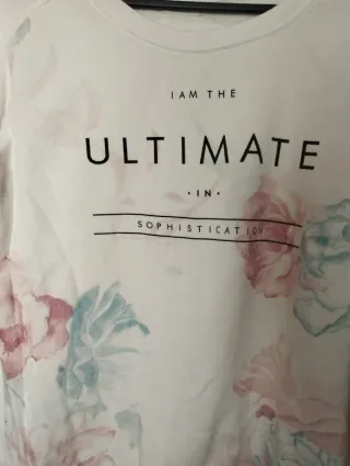 Sudadera Bershka floral blanca