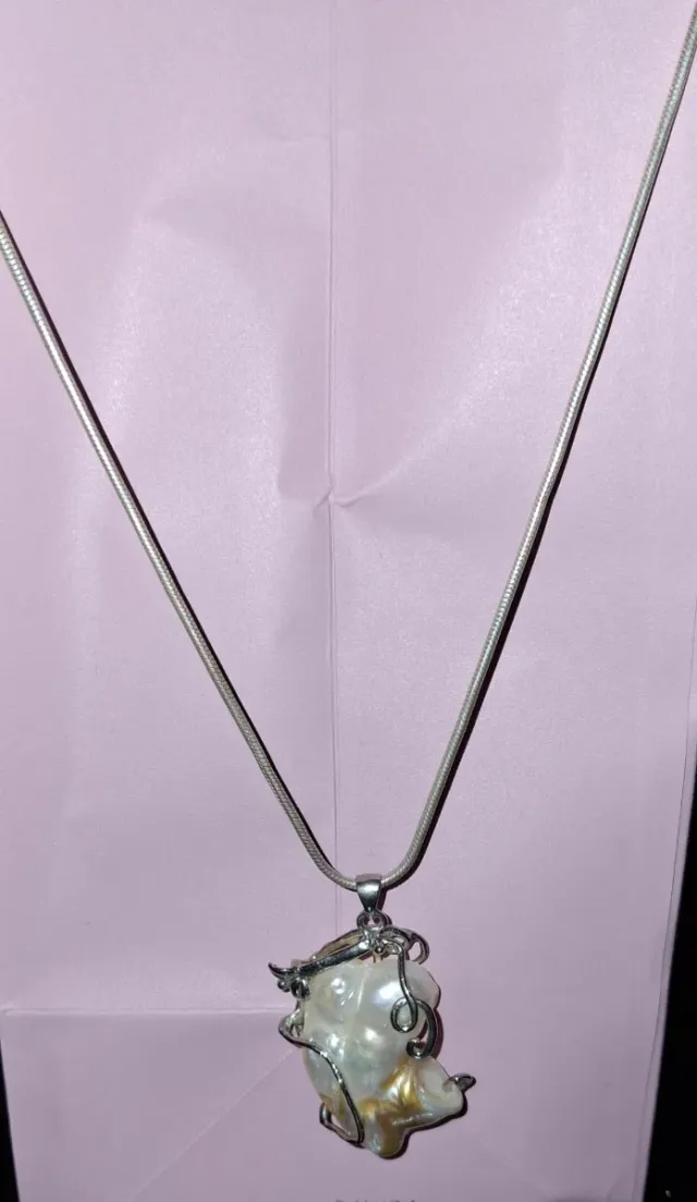 Collana con ciondolo in argento e perla