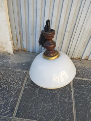 Lámpara de madera y cristal
