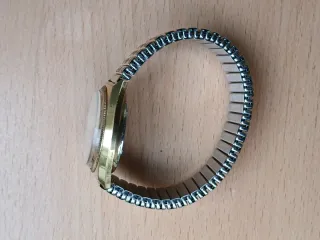 Reloj Bulova Cuarzo Dorado