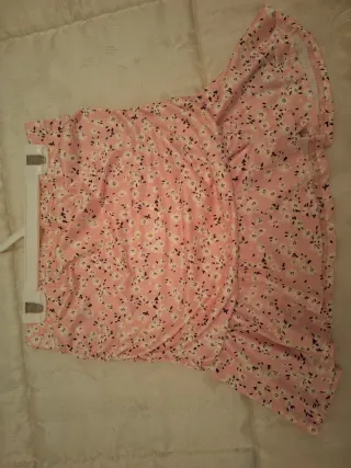 Falda rosa con estampado floral