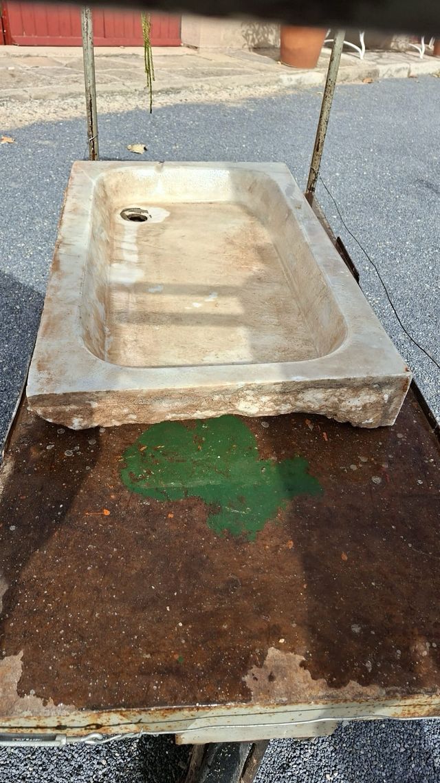 Pica antigua de mármol