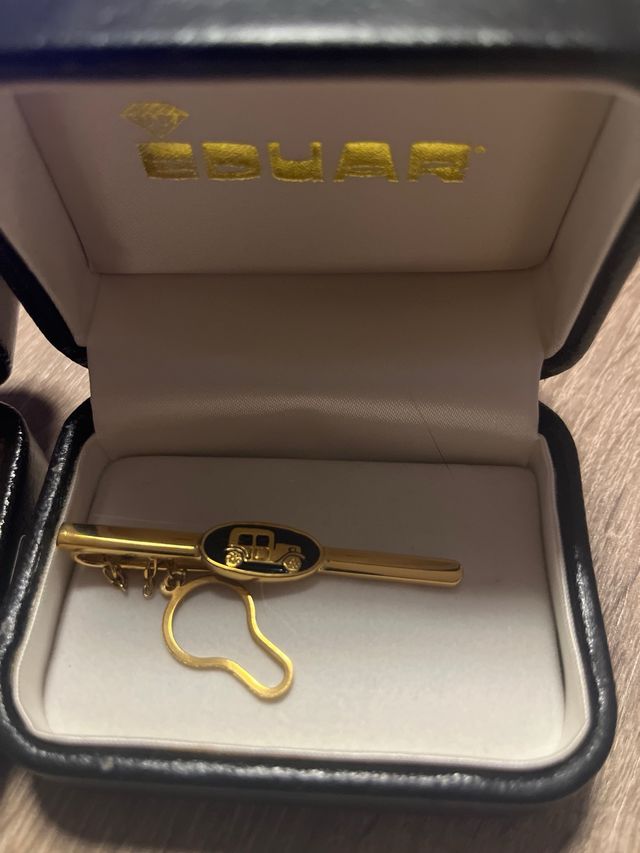 2 Pisacorbatas Dorados Eduar