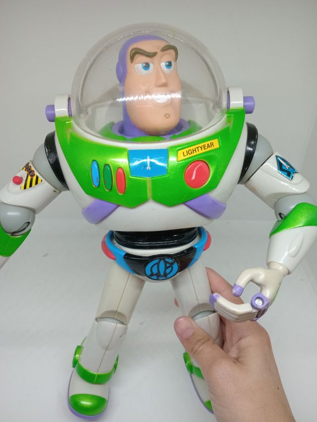 Buzz Lightyear Toy no tiene alas