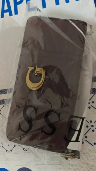 Cartera Guess Morada y Dorada Nueva