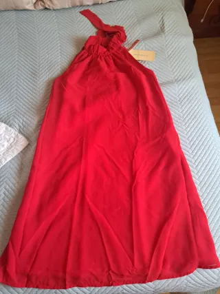 Vestido rojo atado al cuello talla 38 con lazada
