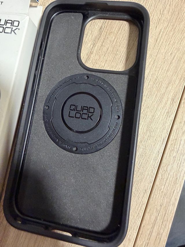 Funda Quad Lock iPhone 15 Pro MAG