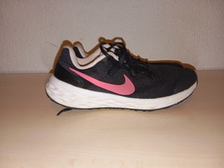 Zapatillas Nike para Niña, Negras y Rosas.