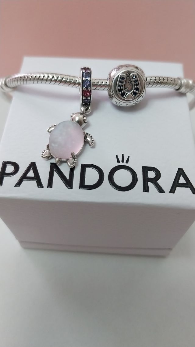 Lote 2 - Charm Pandora Tortuga Rosa y Herradura