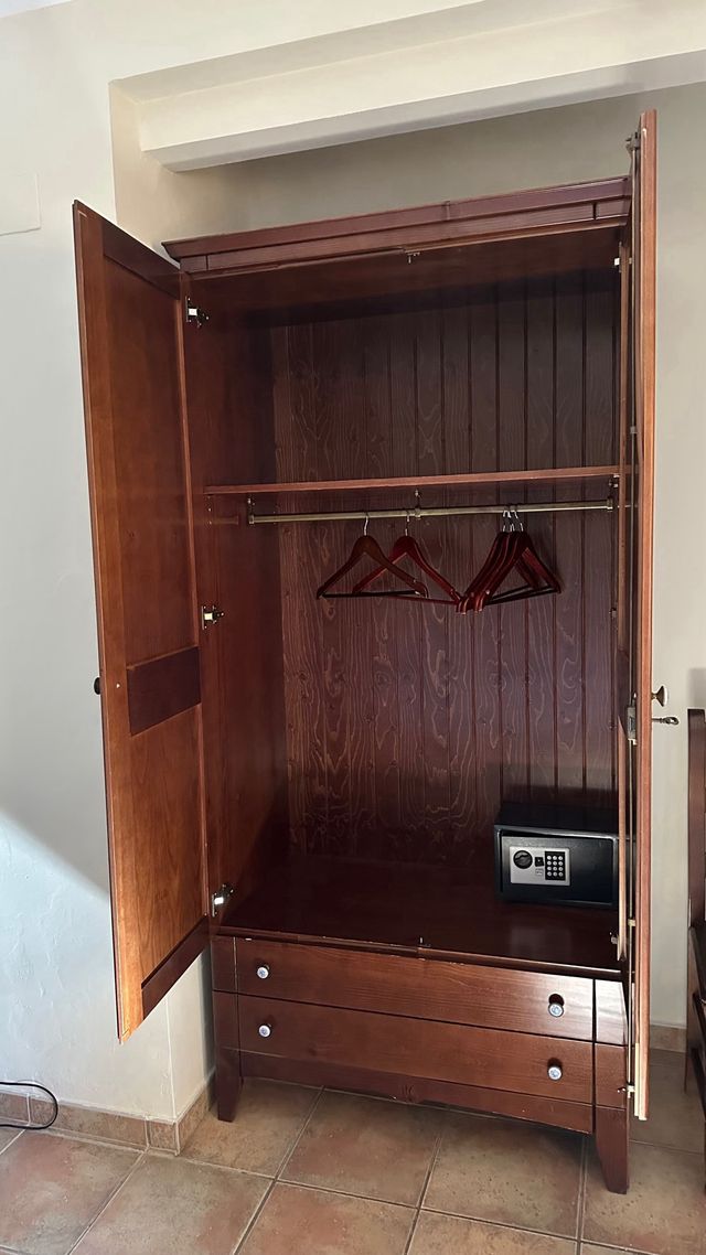 Armario MDF Nogal Oscuro con pomos de cerámica 