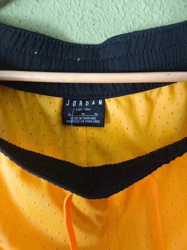 Pantalones Cortos Jordan Amarillos y Negros