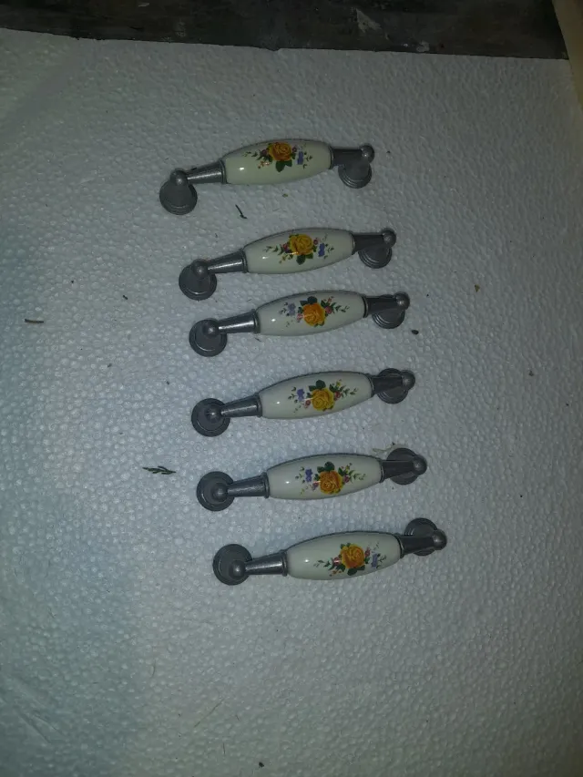 Maniglie in ceramica con rose