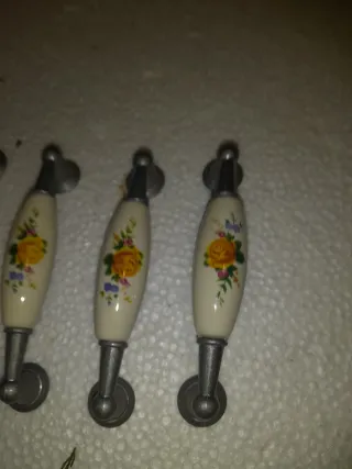 Maniglie in ceramica con rose