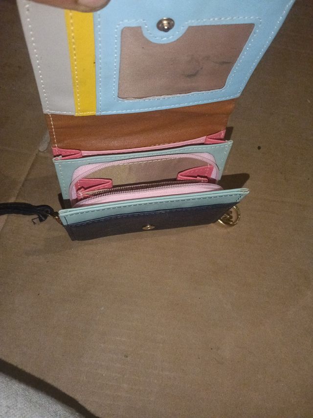 Cartera Michael Kors Negra con Logo Dorado