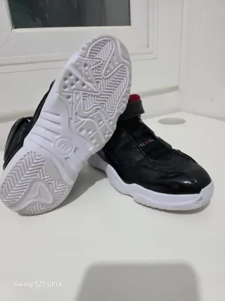 Zapatillas Jordan Negras y Rojas34