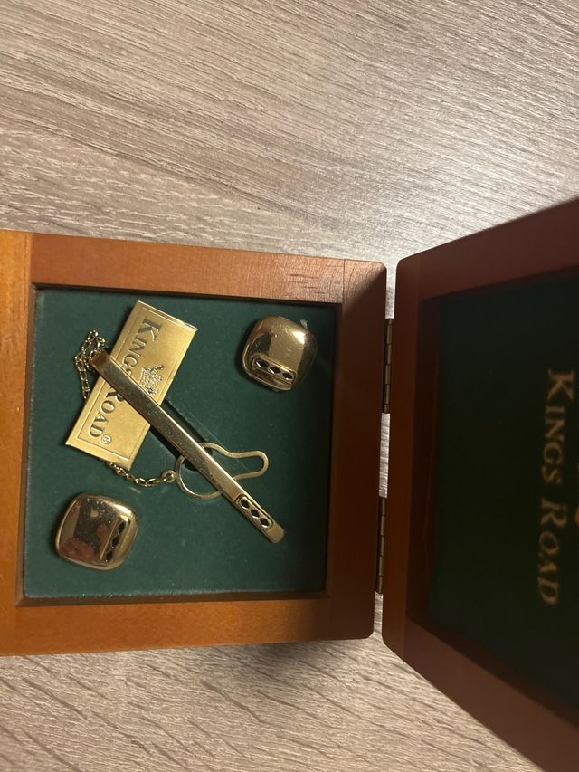 Juego Gemelos y Pisacorbatas Kings Road Oro