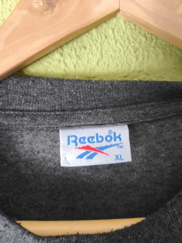Camiseta Reebok Vintage Gris y Blanca